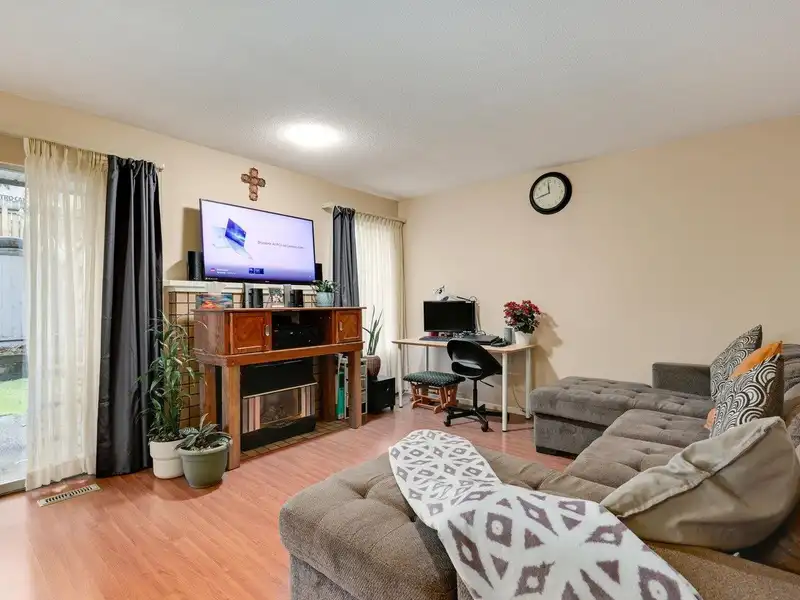11982 90 AVENUE - photo 2 of 25