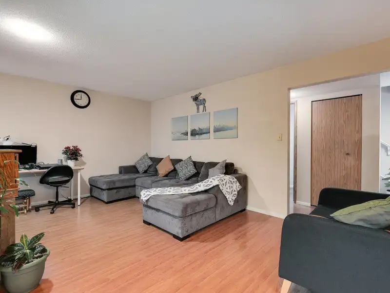 11982 90 AVENUE - photo 3 of 25