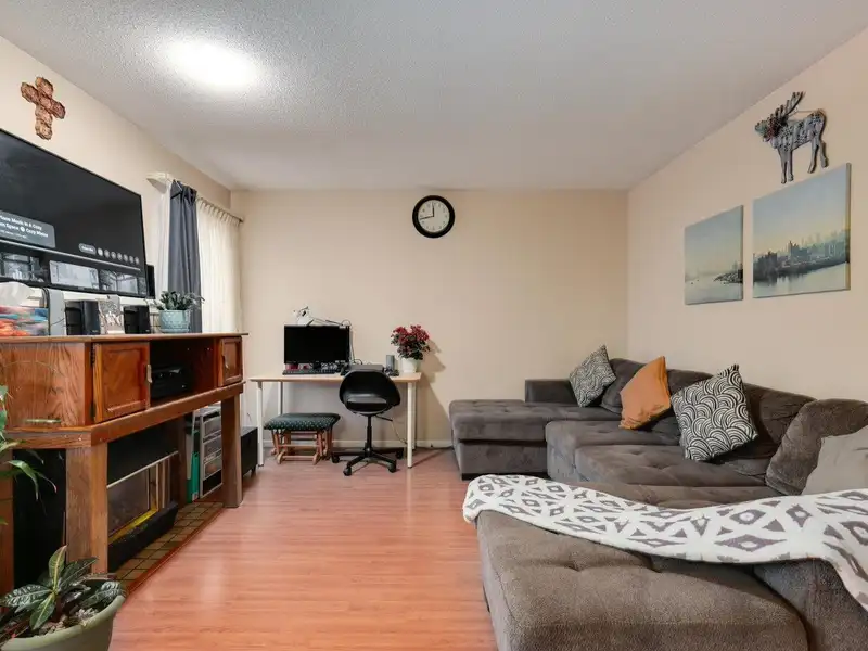 11982 90 AVENUE - photo 4 of 25