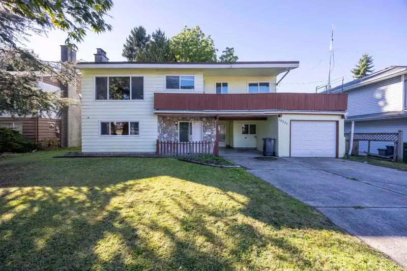 10231 ROSEDENE CRESCENT - photo 1 of 31