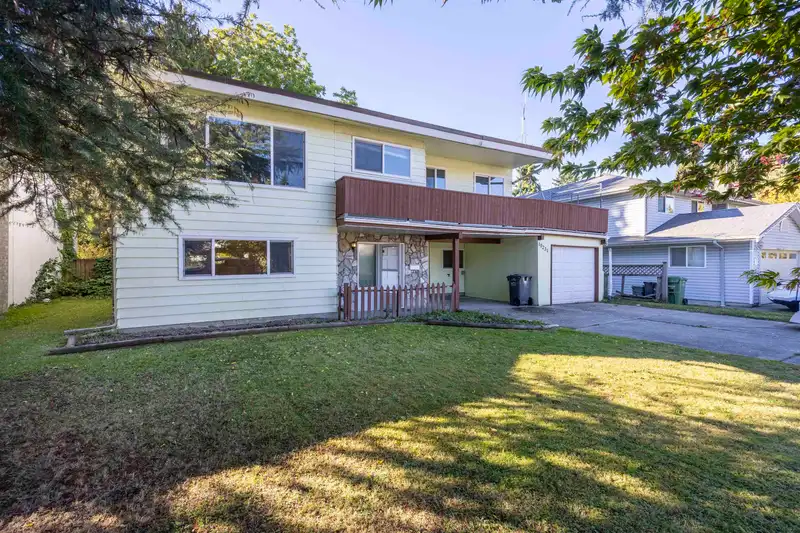 10231 ROSEDENE CRESCENT - photo 2 of 31