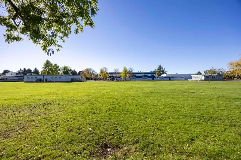 10231 ROSEDENE CRESCENT - photo 4 of 31
