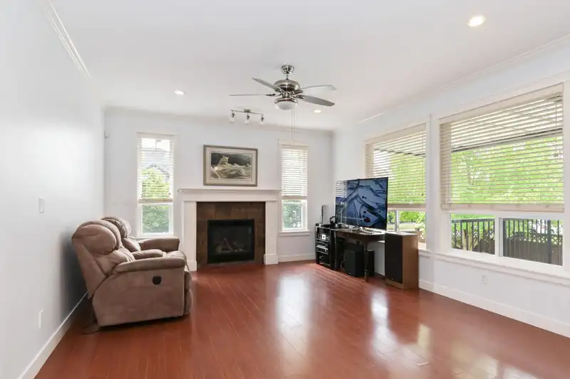 6713 194 STREET - photo 3 of 35
