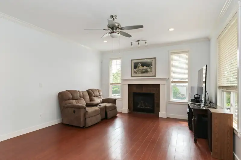 6713 194 STREET - photo 4 of 35