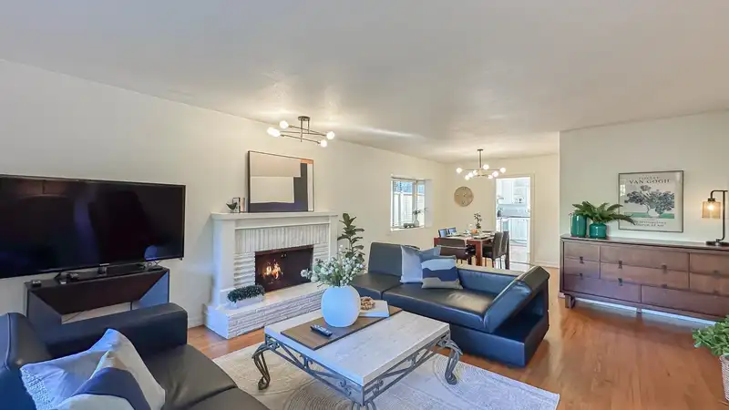 1092 KINGS AVENUE - photo 2 of 31