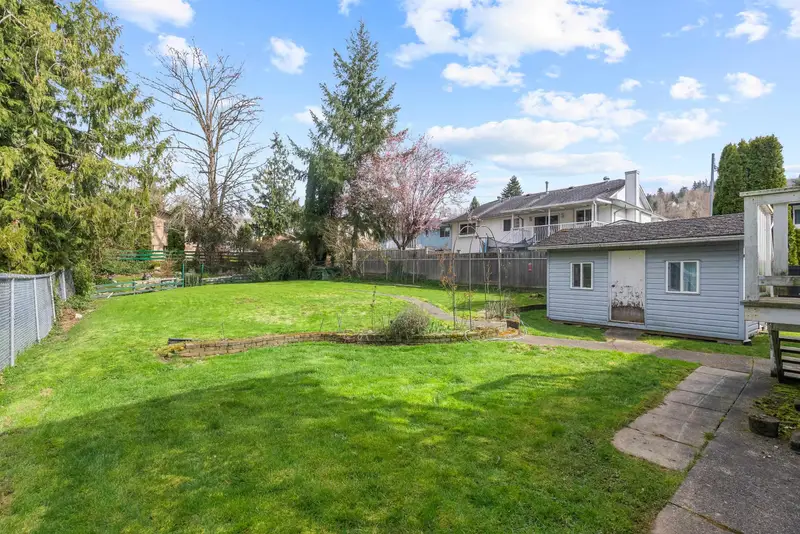 35397 WELLS GRAY AVENUE - photo 4 of 25