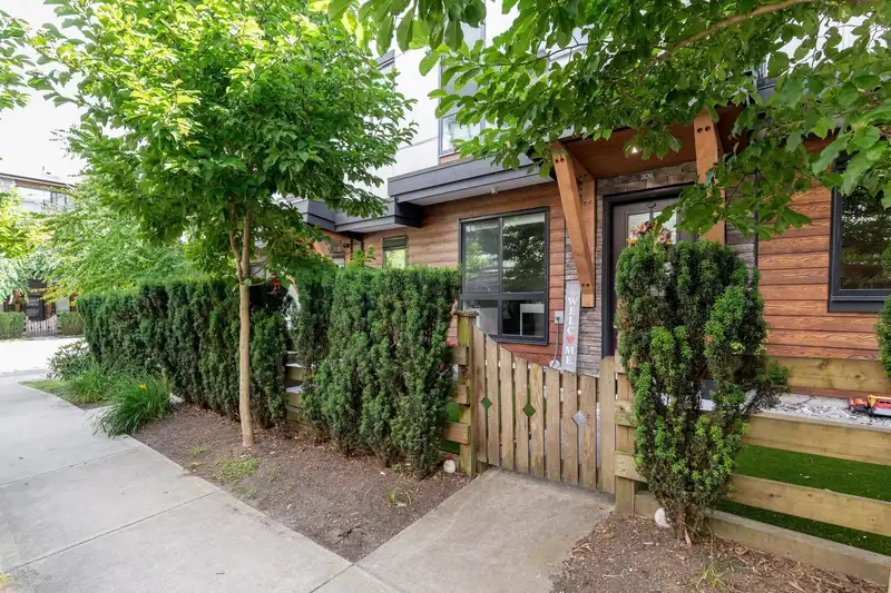 209 16488 64 AVENUE - photo 4 of 36