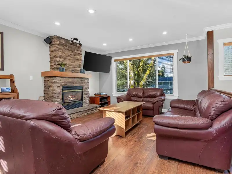 11610 211 STREET - photo 2 of 28