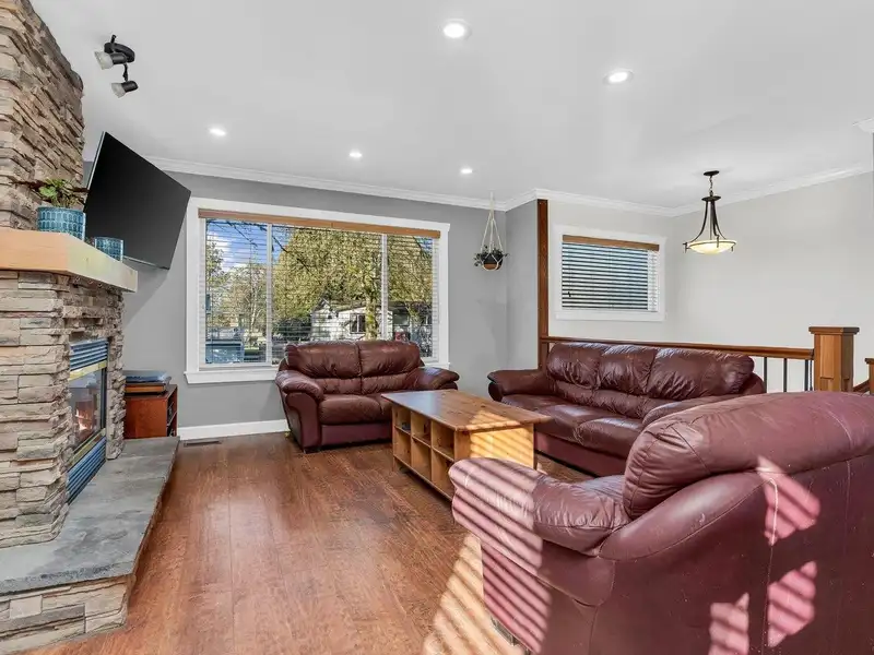 11610 211 STREET - photo 3 of 28