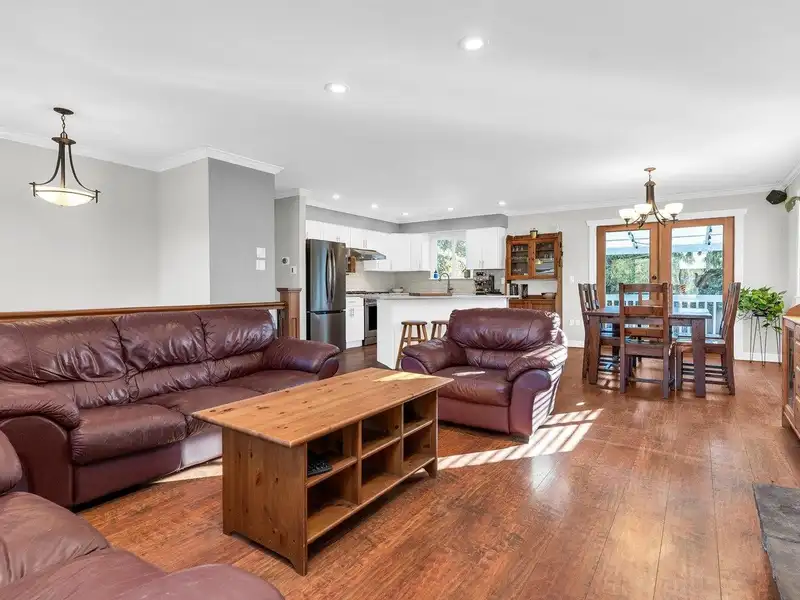 11610 211 STREET - photo 4 of 28