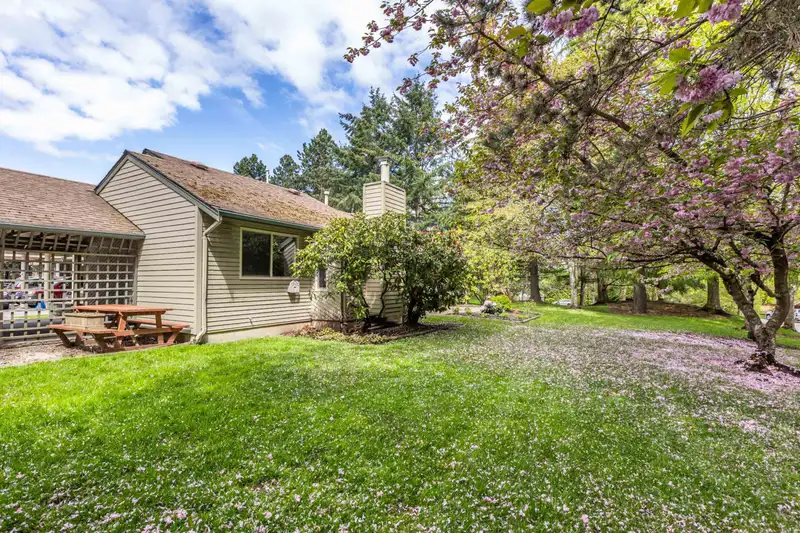 1845 LILAC DRIVE - photo 3 of 33