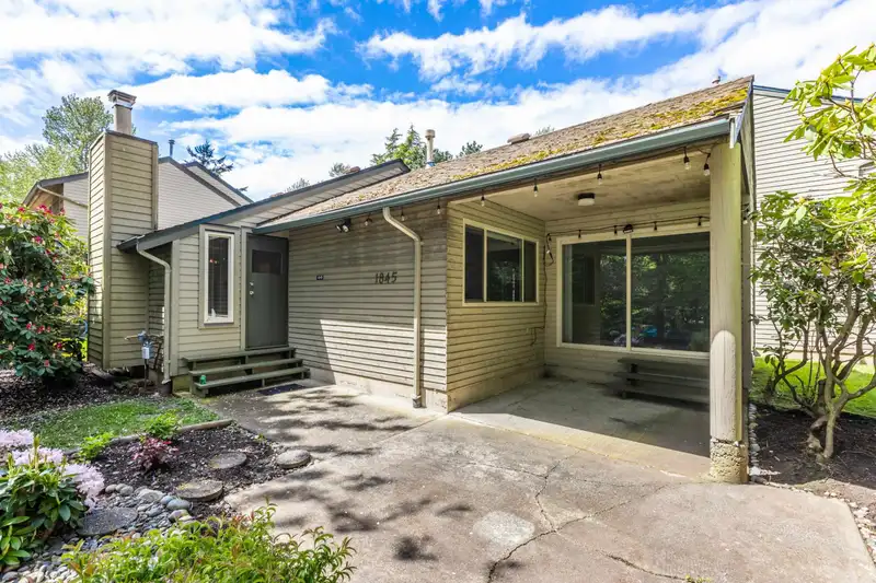 1845 LILAC DRIVE - photo 4 of 33
