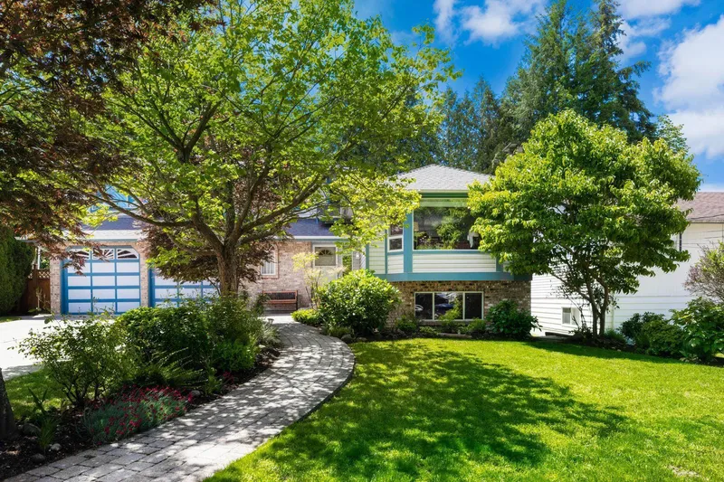 11458 90 AVENUE - photo 3 of 25