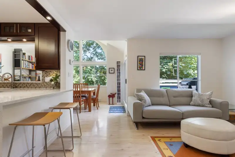 226 2960 E 29TH AVENUE - photo 2 of 33