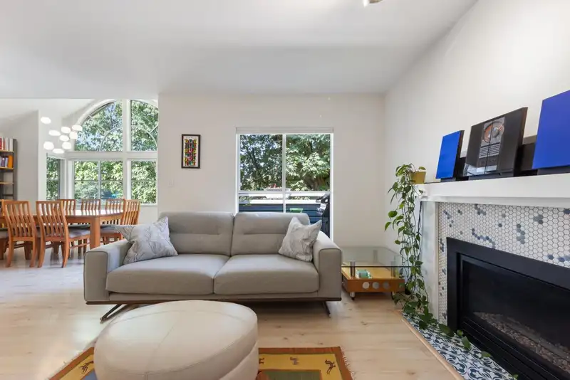 226 2960 E 29TH AVENUE - photo 4 of 33