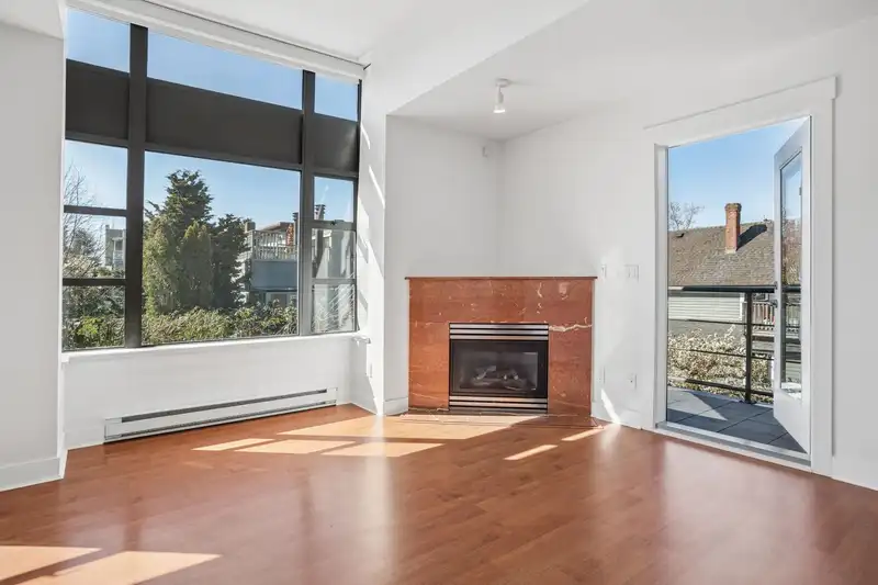 305 2119 YEW STREET - photo 4 of 21