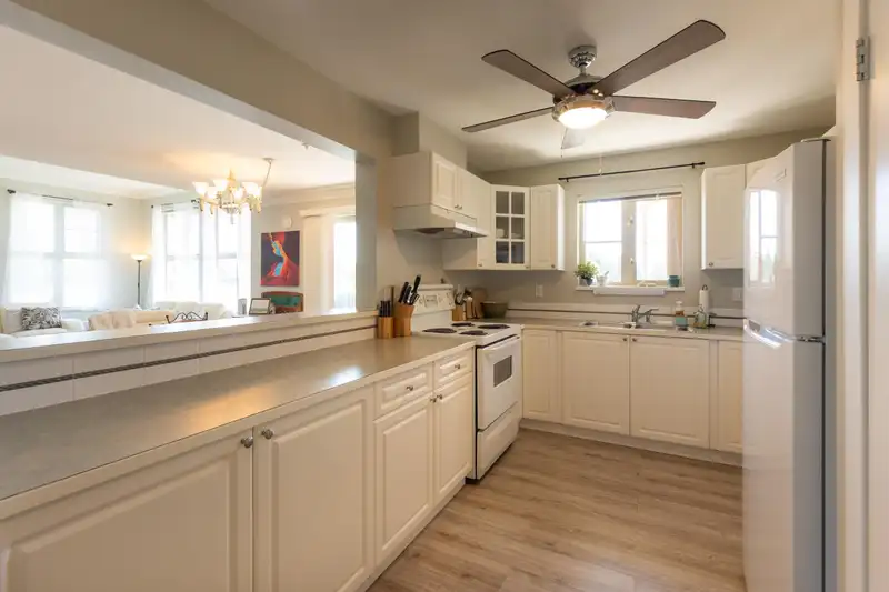 415 15210 GUILDFORD DRIVE - photo 4 of 21