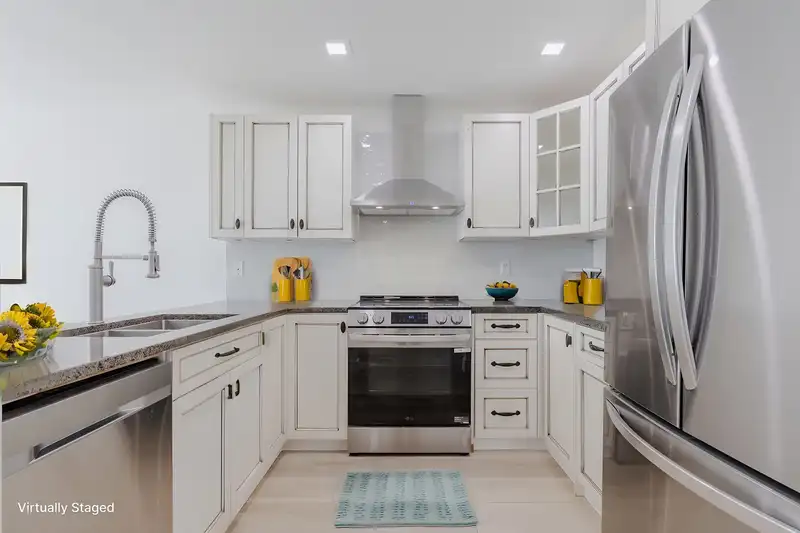 209 22356 MCINTOSH AVENUE - photo 1 of 40