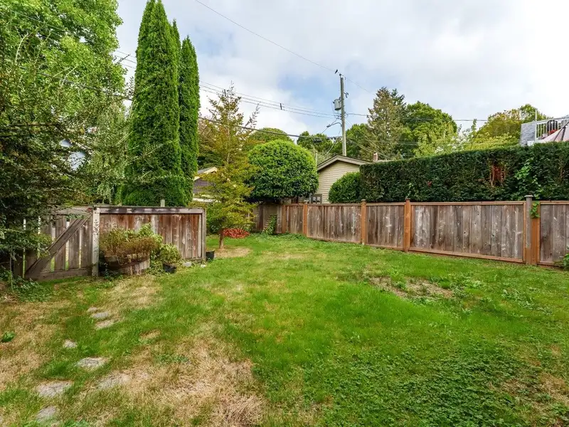 2645 W 6TH AVENUE - photo 4 of 18