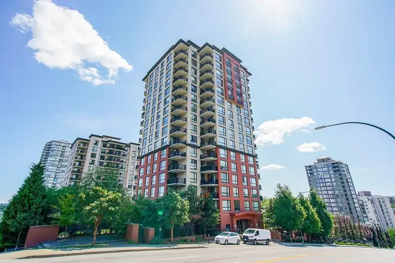 606 814 ROYAL AVENUE - photo 1 of 21