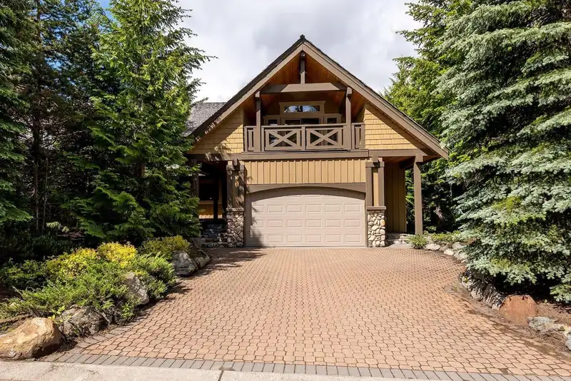 8115 MUIRFIELD CRESCENT - photo 1 of 35