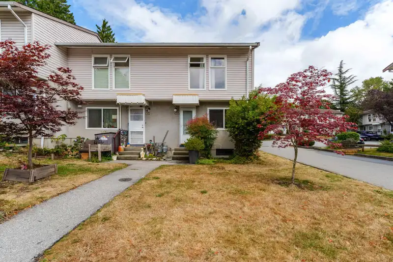 5 3554 E 49TH AVENUE - photo 2 of 40