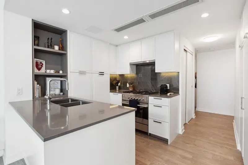 403 1471 HUNTER STREET - photo 2 of 23