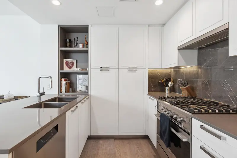 403 1471 HUNTER STREET - photo 3 of 23