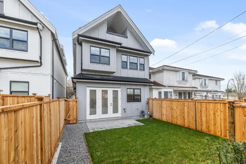 2 529 E 51ST AVENUE - photo 2 of 34