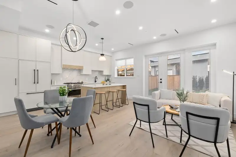 2 529 E 51ST AVENUE - photo 3 of 34