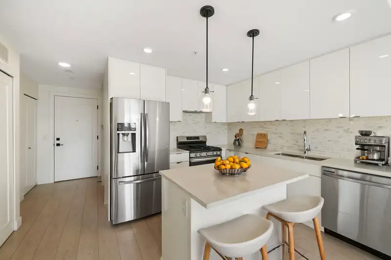 319 19945 BRYDON CRESCENT - photo 3 of 18