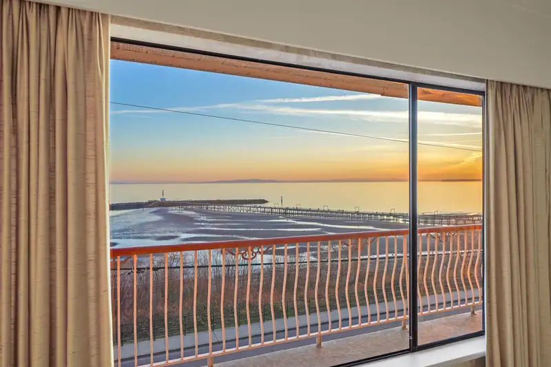 202 15147 MARINE DRIVE - photo 1 of 40