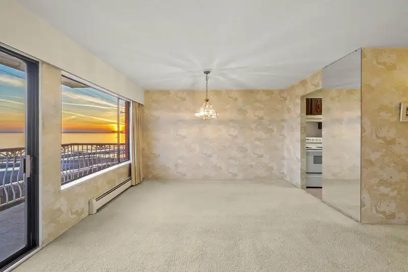 202 15147 MARINE DRIVE - photo 4 of 40