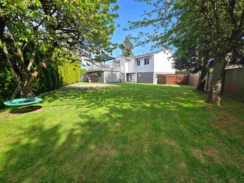 5887 184B STREET STREET - photo 2 of 25