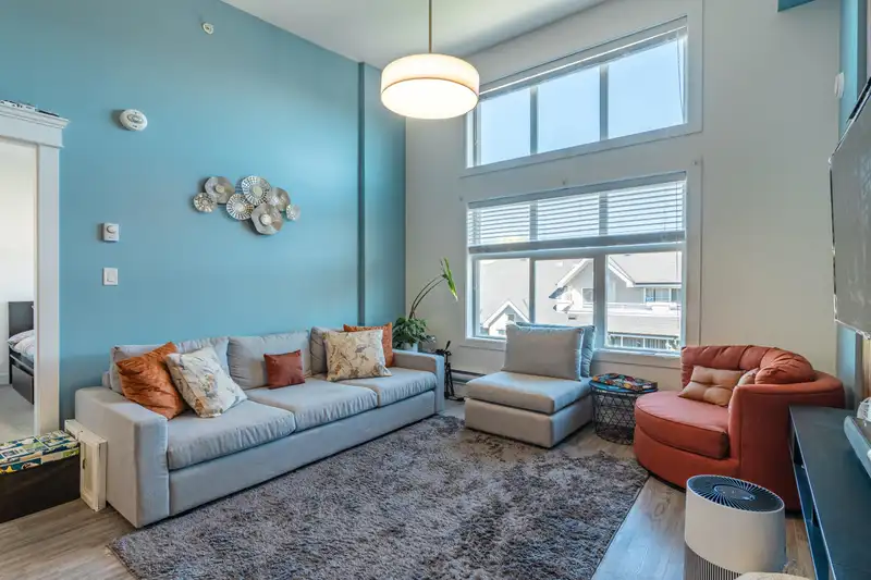 404 2389 HAWTHORNE AVENUE - photo 1 of 32