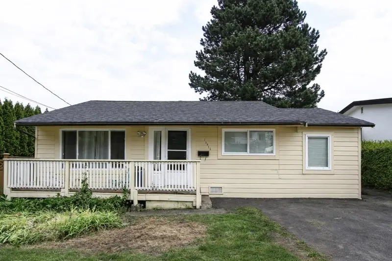 13475 HILTON ROAD - photo 3 of 15