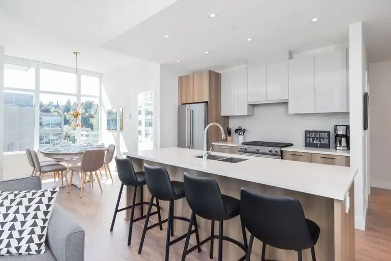 702 258 NELSON'S COURT - photo 1 of 10