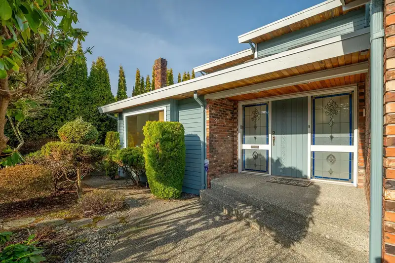 11701 SUMMIT CRESCENT - photo 1 of 37