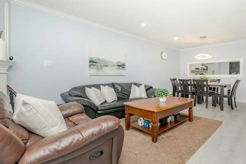 312 16137 83 AVENUE - photo 4 of 37