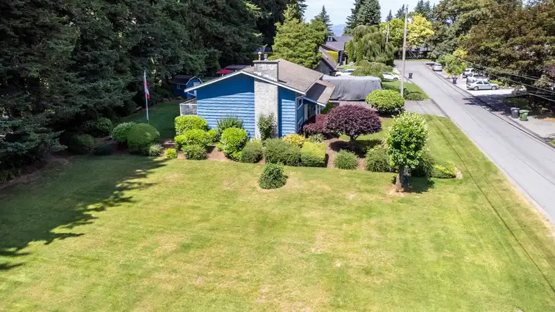 3267 CHESTNUT STREET - photo 4 of 39