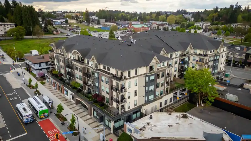 416-417 2493 MONTROSE AVENUE - photo 1 of 25