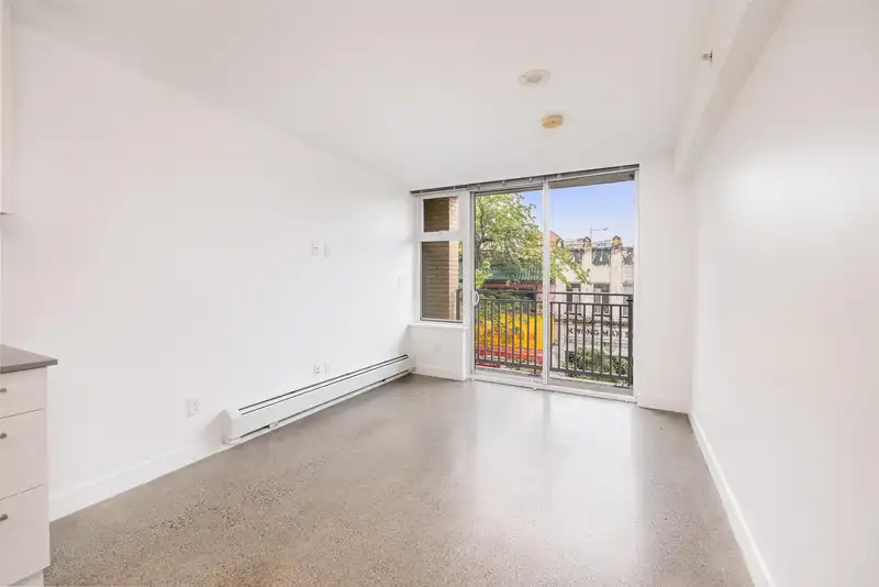 305 231 E PENDER STREET - photo 2 of 27