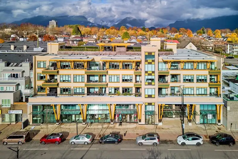 205 3971 HASTINGS STREET - photo 1 of 26