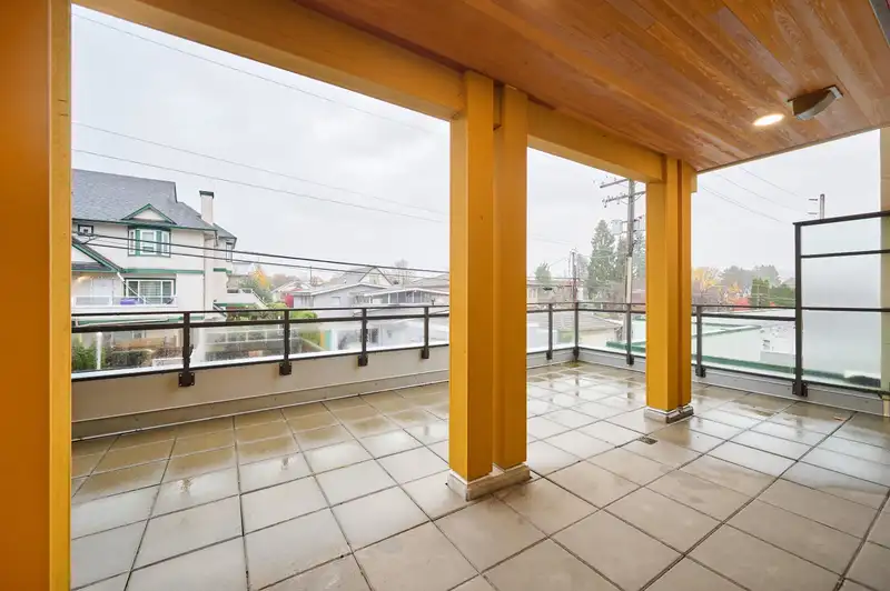 205 3971 HASTINGS STREET - photo 4 of 26