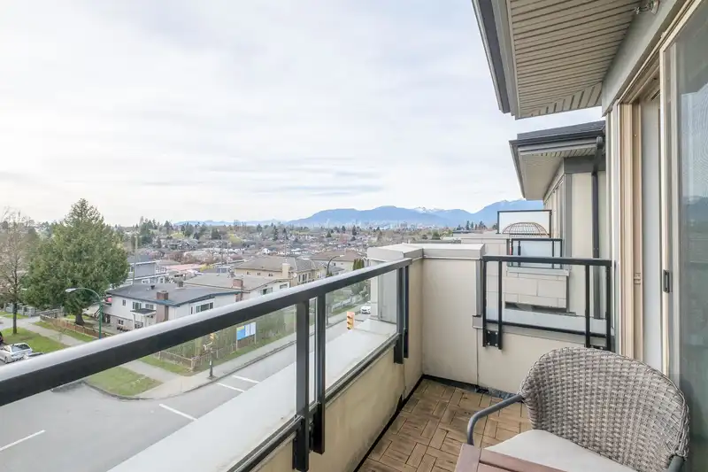 405 4550 FRASER STREET - photo 3 of 27