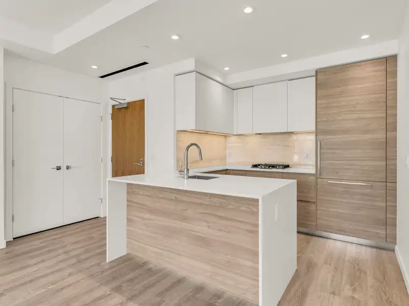 601 680 QUAYSIDE DRIVE - photo 1 of 33