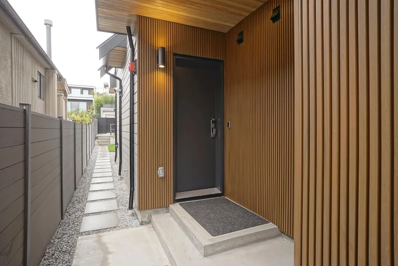 2 3460 W 14TH AVENUE - photo 2 of 25