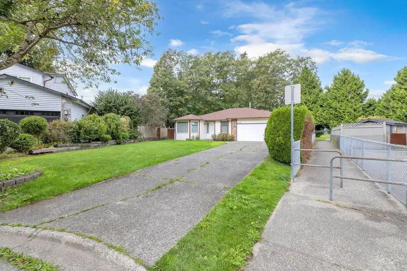 12925 65 AVENUE - photo 3 of 31