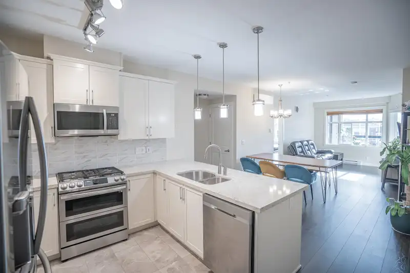 413 20325 85 AVENUE - photo 1 of 38