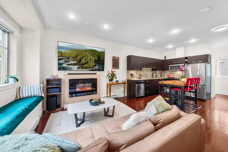 118 3382 VIEWMOUNT DRIVE - photo 1 of 40